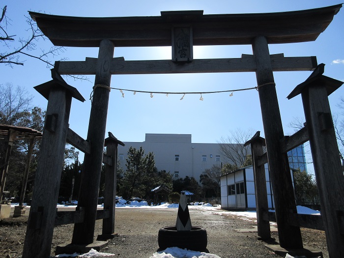 八幡神社の門