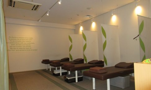 Re.Ra.Ku 熊谷ティアラ21店 マッサージ系を受けるベッド