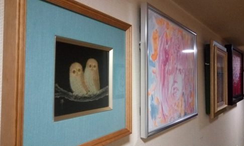 東恒博さんのふくろう沈金を飾った