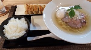 でんすけ（塩ラーメンと餃子・ライスセット）