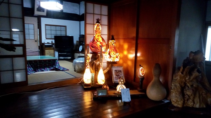 長島記念館の母屋の展示物（定期的に開催をされている瓢箪作り）