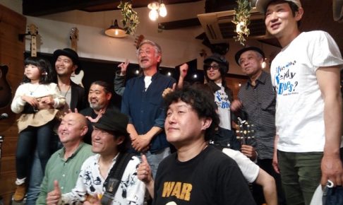 出演者全員が最後にステージで記念写真