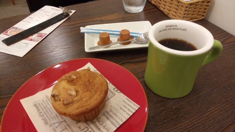 カフェ フライハイト、注文したマフィンとコーヒー