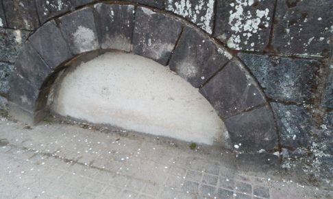 コンクリートで埋められた眼鏡橋
