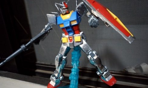 エントリーグレードのガンダム（武器付き）をシルバーメッキのマーカーで塗りまくってみた